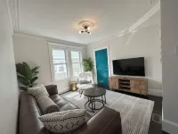 Downtown Salem Chic - 3 Bedroom w/ Parking - 3 ดาว