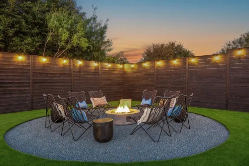 Most Epic Austin Experience! Sleeps 14 + Heated Pool + Spa + Cabanas + Speakeasy - Private Pools