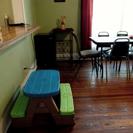 Spacious 6-bedroom house in Hearne with WiFi, AC