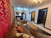 Cozy 2-bedroom apartment in central location with WiFi, AC