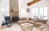 Newly Remodelled Unique Beautiful Townhome near the slopes - 4-Star