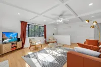 Modern 4 Bedroom Vacation home @ Castro Valley, King or Queen for all - Wi-Fi