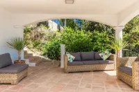 Villa with private pool and amazing views