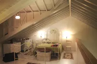 Casa das 2 Marias is a traditional Azorean house located in the center of Furnas - 3-Star