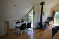 Redwood Lodge rural retreat with superb views - 2-Star