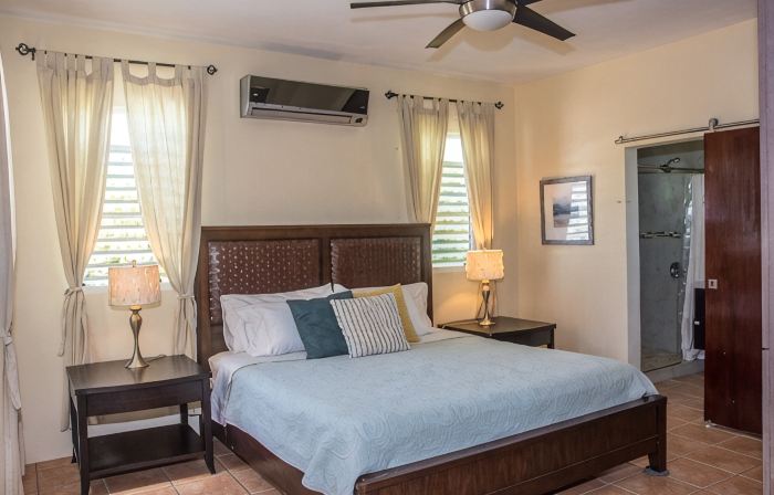 Family time, 5 minute walk from main walkway to restaurants and beach!