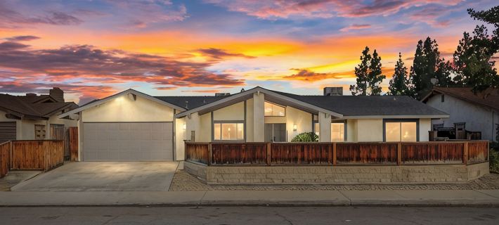 Entire condo in Bakersfield with WiFi, AC Ξενοδοχεία στην πόλη Μπέικερσφιλντ