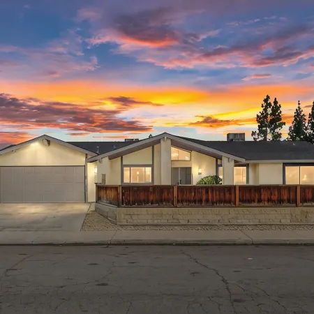 Entire condo in Bakersfield with WiFi, AC