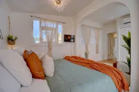 Radiant Historic Downtown Home I Lots of Light I Covered Parking - อพาร์ทเม้นท์