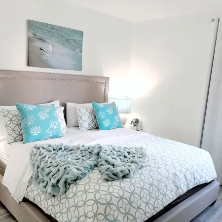 POSHPADZ -Villa Koalua Walk to Jupiter Beach-Prime Lake Views-Resort Setting