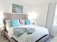 POSHPADZ -Villa Koalua Walk to Jupiter Beach-Prime Lake Views-Resort Setting