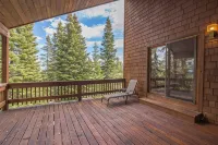 Cozy Cabin 5.5 Bedrooms, Forest/Mountain View 3 Decks 2 Masters Hot Tub 4200Sqft - vue sur la montagne