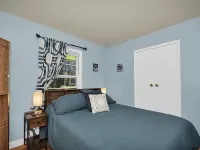 Mid-Century Cottage Beach Oasis 게리 호텔