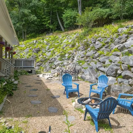 Elevated Lifestyle, Spacious 6 Bdrm w/ Hot Tub!
