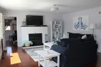 Beach Block - Modern 3BR/2Ba Family Friendly Home - 욕조