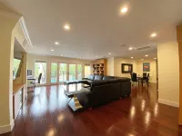 Luxury Carbon Neutral 4-Suite Home w/ Pool, Laundry - 무료 와이파이