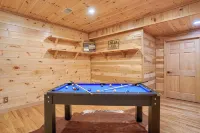 Bear Pines charming 3 bdrm cabin, Hot Tub, WiFi, in scenic South Bloomingville - Homestays