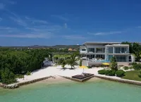 Newly Expanded! Lavish & Exclusive Beachfront Mansion. - 4-Sterne