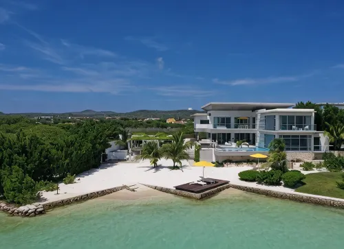 Newly Expanded! Lavish & Exclusive Beachfront Mansion. - 4-Star