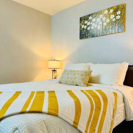 Cozy apartment in superb Monroeville with fitness room, WiFi, AC