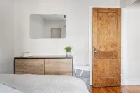 Vintage Escape 1Br Two Blocks Away from Beach - Holiday bungalows