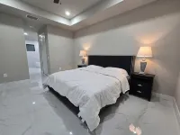Radiant Luxury Retreat: Serene Outdoor Space! - 5-Star