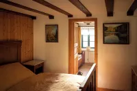 Sleep like in the old days in the beautiful Eifel. Pets are very welcome!