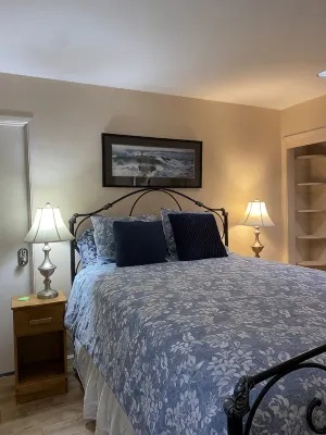 Beachfront home directly across from beach & park! Close to everything! - プール