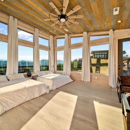 New Amazing! PrivatePickleball~HotTub~FirePit~IndoorPool~Theater-Game Rm-Sleep33