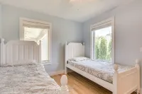 Beachfront Luxury Home-NEW Private Heated Pool, Lake View, Firepit, Game Room - Beach