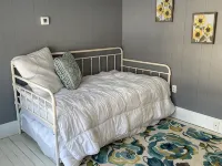 Entire remodeled farmhouse. Hotels in Venango County