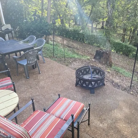Riverside Getaway - Enjoy Quiet Life Right on the Duck River