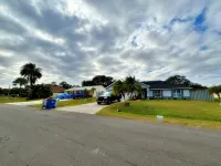 Luxurious, Charming & Modern 4-bedroom 2-bathroom in brilliant Palm Bay - 4-Star