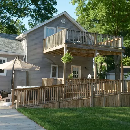 House of TarTar with Year Long Hot Tub Next to Adorable Downtown Valparaiso
