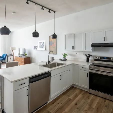 Cozy studio in enchanting downtown Warrensburg with full kitchen, AC, WiFi