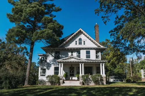 Large Historic Estate on the shores of Lake Winona - 5-Star