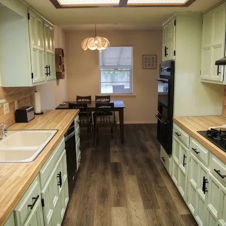 Broken Arrow Home -Cozy Design, Family Friendly
