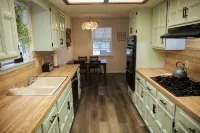Broken Arrow Home -Cozy Design, Family Friendly - Boutique
