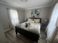 Cozy Cottage / Writers Retreat  . Nestled in the woods . Private - 4-Star
