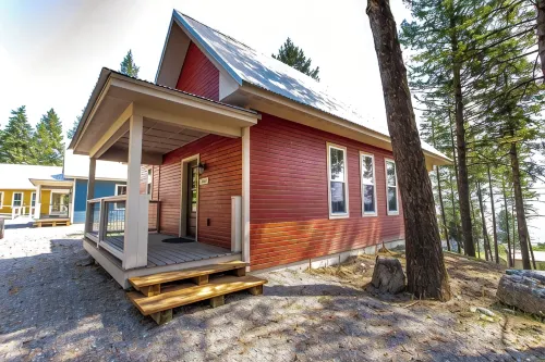 Grand Opening Pricing! 401A Cozy Cabin with views of Flathead Lake - 4-stjärniga