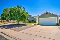 New AZ Oasis, Fire Pit, Yard, Grill, & Hot Tub! - 부티크