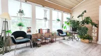Boho, Plant-Filled Home w/ Wood + Leather Touches, 3 Beds, 2 Baths, Super Clean. - 4 estrellas