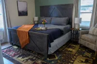 The Little River Farmhouse – Your Smoky Mountain Riverside Retreat - ブティック