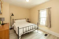 Spacious Massachusetts Apartment #2 - Wifi