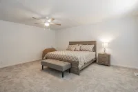 Superb Lake Texoma Home, 4 beds, 2.5 Baths, Hot Tub,1.5 miles to Highport Marina - balcony