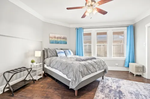 Classy Apt/Comfy Beds/25mins to ORD>MDW>DT>HOSP - 3-Star
