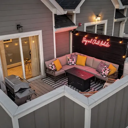 Lookout Getaway: Luxury 4 Bedroom, Rooftop Deck