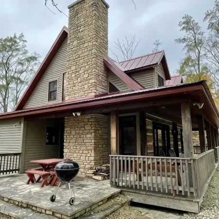 Cabin With Modern Kitchen, Fireplace, Porch! 20% weekly discount Feb-Apr!