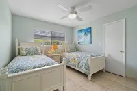 Walk to the beach, restaurants, grocery and more! Enjoy all Naples has to offer - 4-Star