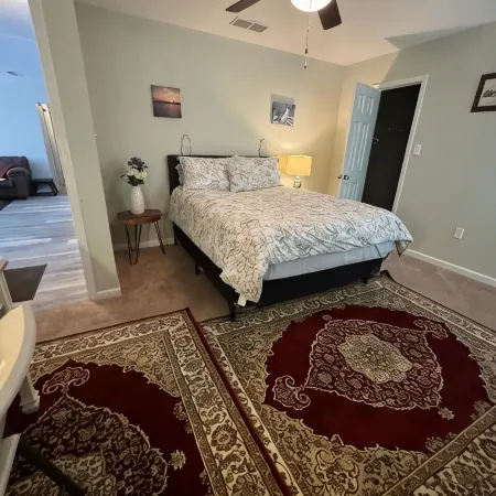Hayden's Getaway: Sleep 6, Charming & Spacious
